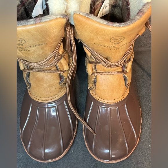 Adrienne‎ Vittadini Girls Flannel and Fur Lined Youth Brown Duck Boots Size 1 - Picture 3 of 8